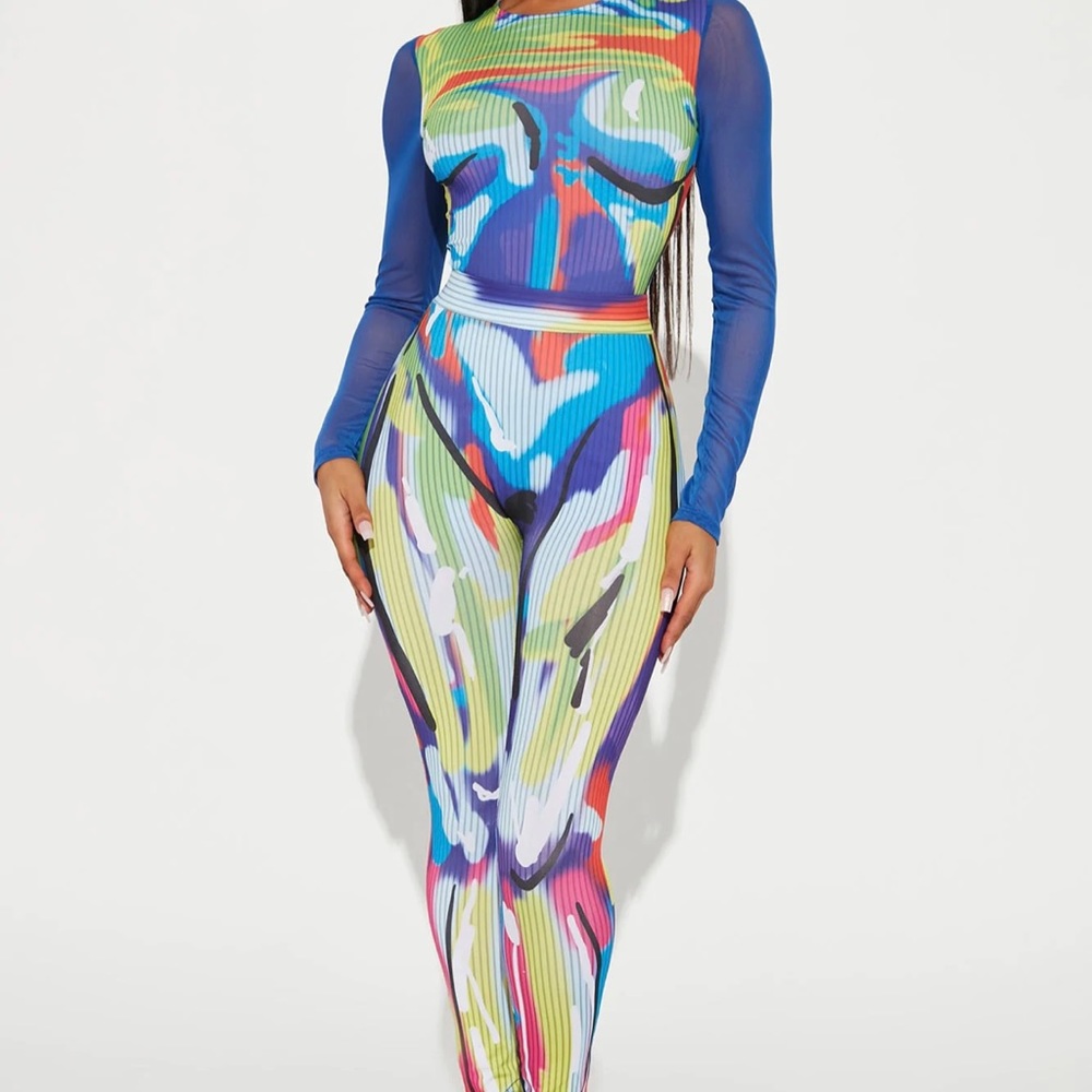 Body is art leggings set
